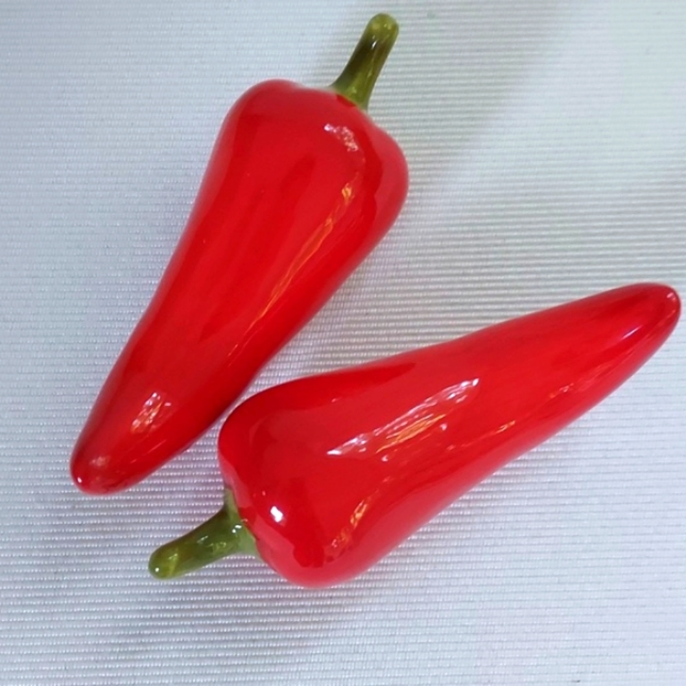 CHILI PEPPER Salt & Pepper Shakers Red & Green NWB